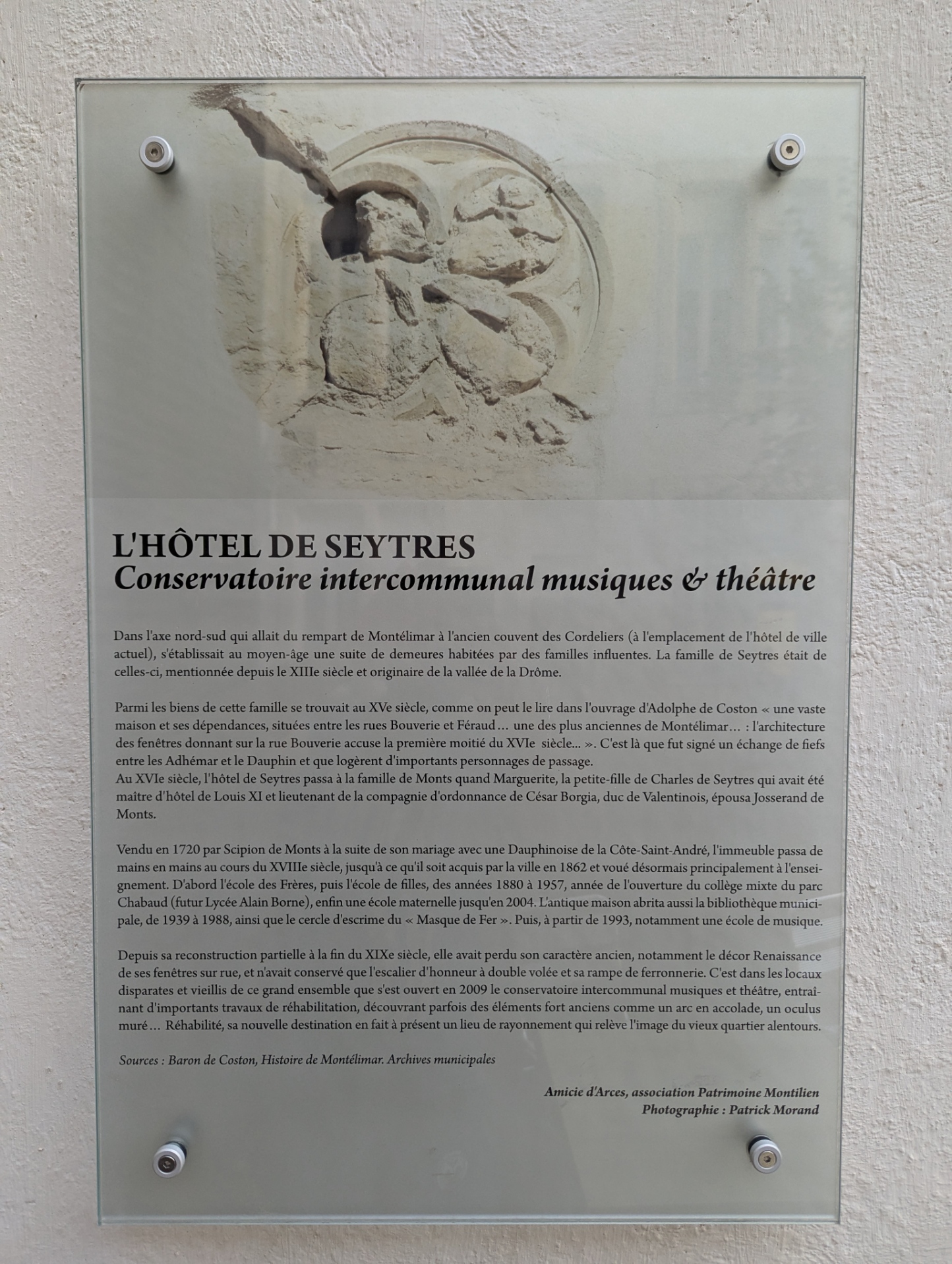 Plaque au Conservatoire Intercommunal de Musique et Théâtre